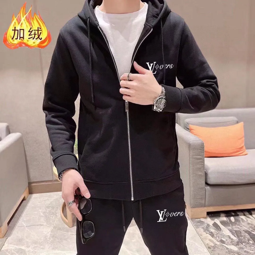 🅿️460 brand [LV Louis Vuitton] (velvet and thickened) 2025 spring new product, celebrities’ favorite fashion-flavored casual suit, clean and neat tailoring, full of urban style. It is made of high-quality customized fabrics, with excellent thermal insulation effect inside, soft and dry feel, and a crisp and stylish upper body effect. The three-dimensional cutting process and the pattern are all of high standards, and the silhouette version has the right benefits! It is not tight at all, and you feel good when you wear it. So many top-quality raw materials create high-end products with unparalleled value. It is the first choice for high-end fashion people. (Size: M-4XL can wear up to 200 pounds)